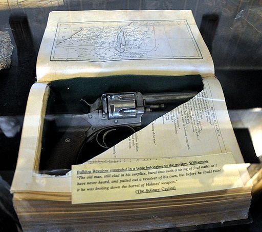 Sherlock Holmes Museum, Baker Street, London - Gun in a book, illustrating The Adventure of the Solitary Cyclist - photo by User:FA2010 (Own work) [Public domain], via Wikimedia Commons