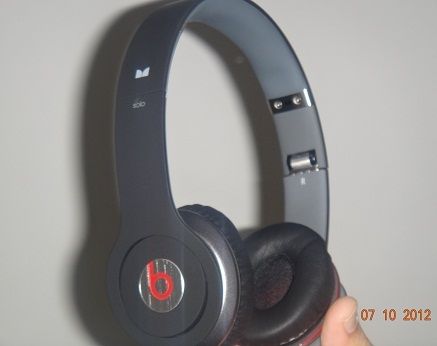 beats-solo-headset-a.jpg