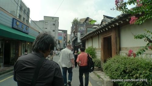 En route to lunch at Insadong