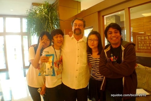 Arnold with student interpreters Lee Yuna, Lee SeongHo, comic artist Rolf (Australia) and Sophie Jang of ICC/Komacon who was responsible for organizing the entire event. Thank you Sophie!