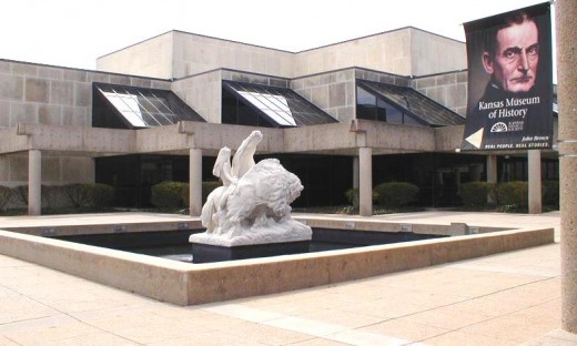 People can't resist tossing coins into the water surrounding this sculpture, a tiny bit of which is visible at the extreme left in the next photo.