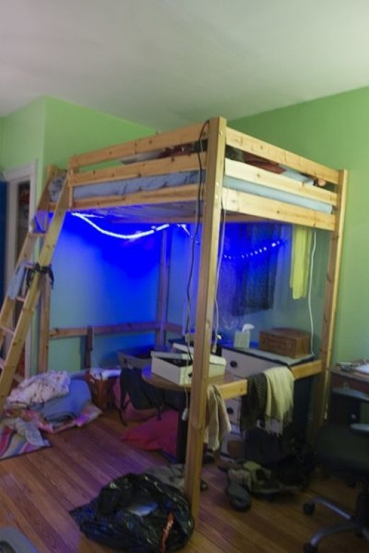 How to Build a College Dorm Loft