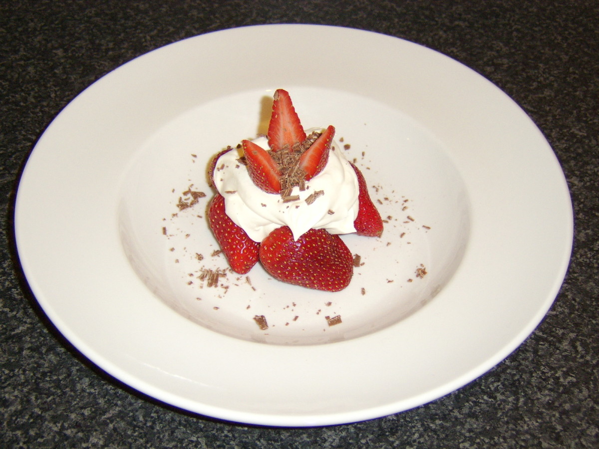 Fresh Strawberries with Cream and Chocolate Dusting