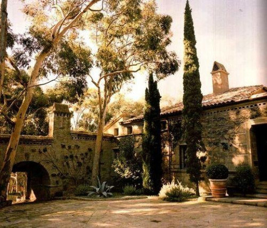 World's Most Famous Men Interior Designers / Decorators