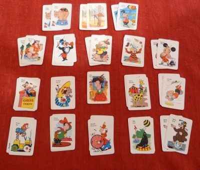 There are 34 cards and one Old Maid (center)