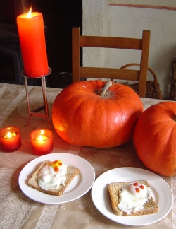 Halloween food treats - Ghosts on Toast