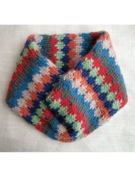 This free pattern for the Checked Cowl is a great example of how mixing colors can be a great way to use up a stash without changing anything about your pattern.