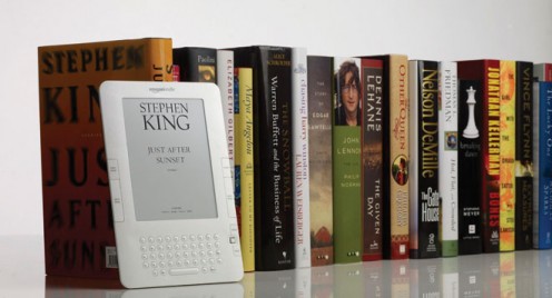 Stephen King on the Amazon Kindle 2 (Credit: wirededucator.com)