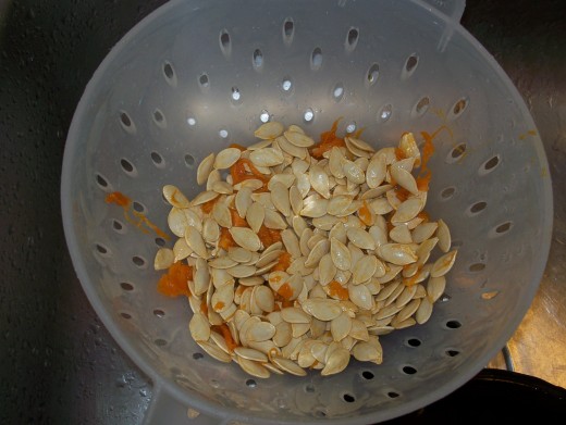 Place the seeds in a colander.