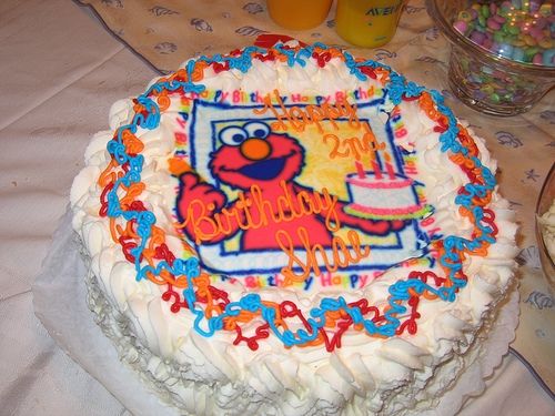 Sweet delicious Elmo cake - by Rachel Gonzales http://www.flickr.com/photos/rockle/3415169047/
