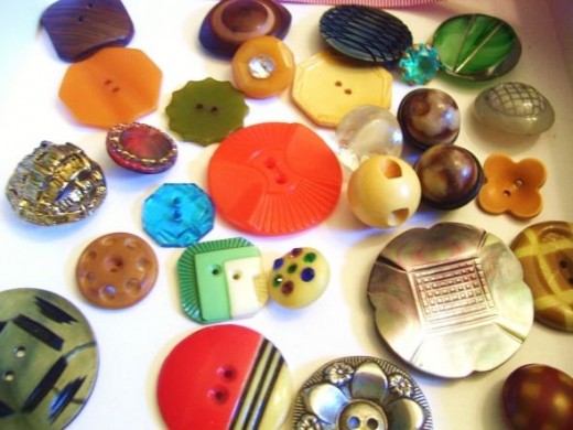 Mother of pearl, celluloid, metal, bakelite vintage buttons