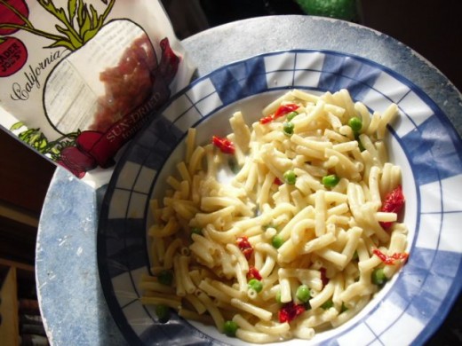 Pasta salad with sun dried tomatoes
