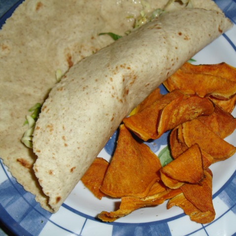 These low-carb wraps are enriched with oat bran -- insoluble fiber!