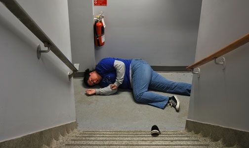 Acting Dead / Fallen Down The Stairs (Photo by Morgan / flickr.)