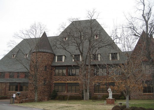 The House Of Night campus is in fact the real life campus of Cascia Hall in Tulsa.