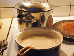Miia Ranta (Making the gravy Uploaded by Fæ) [CC-BY-SA-2.0 (http://creativecommons.org/licenses/by-sa/2.0)], via Wikimedia Commons