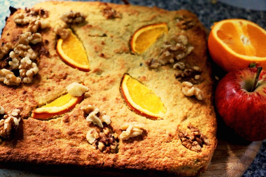 Honey, Oat and Fresh Fruit Cake for Diabetics