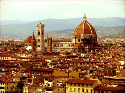 The Duoma dominating in the florentine sky