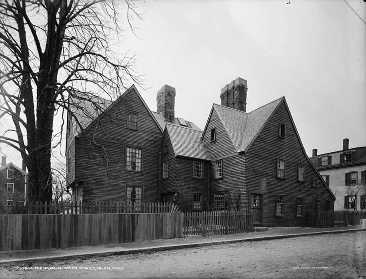 House of the Seven Gables Book Review and Nathaniel Hawthorne