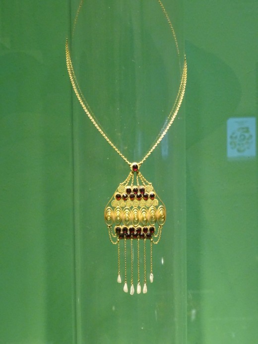 Art Nouveau jewellery in Prague