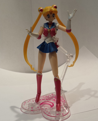 Sailor Moon Figuarts posing.