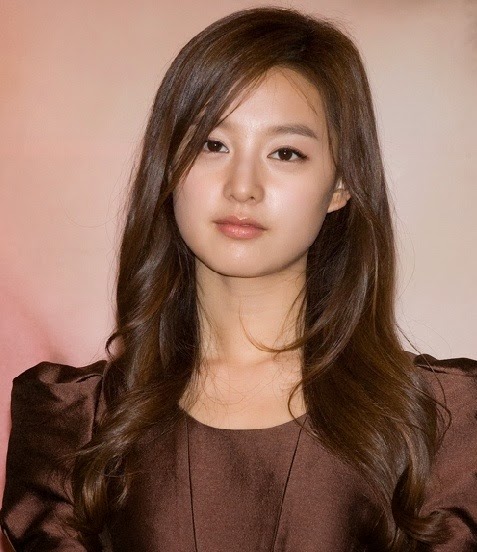 Kim Ji-Won: As Rachel Yoo, she was engaged to Kim Tam and heir of RS International. She dislike Cha Eun-Sang because Kim Tam like her that much.