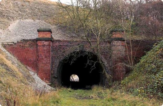 Sugar Loaf tunnel mouth in the Yorkshire Wolds - the long way round