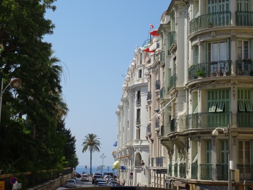 Streetscape view to the beach