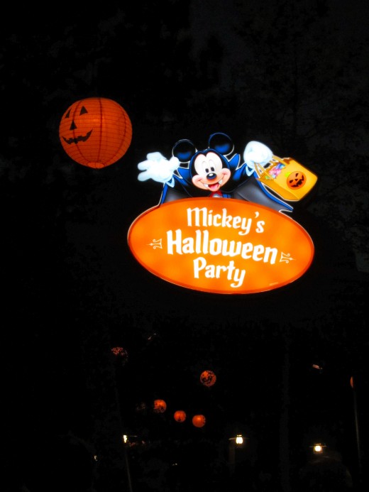 I just could not get enough of the trick-or-treat station signs. So cute!