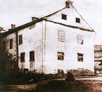 Photo of the actual estate Samuel was said to come from, taken  in 1920 from Wikipedia. It does not exist now.  In the Public Domain  as copyright is expired Considered very pretty in its time. Peter the Great stayed here.   It had a pear and apple o
