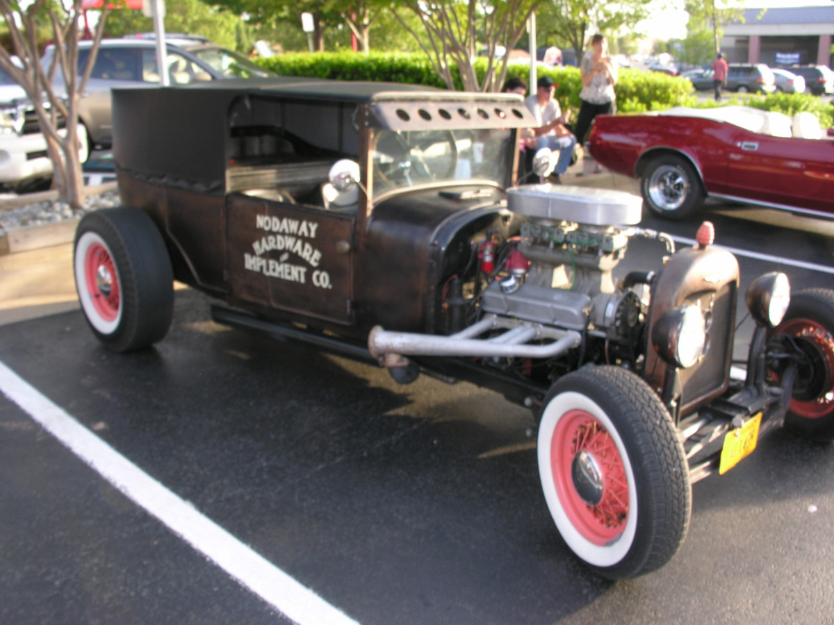 An antique car at Dulles Crossing Plaza, summer 2014.