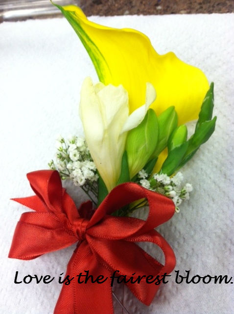 Rob's boutonniere with yellow calla lily, freesia and gysophilia.