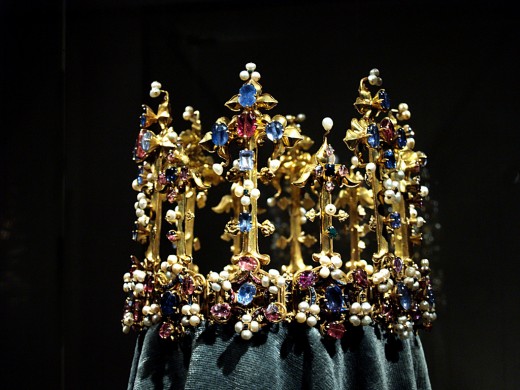 Wow, I am admiring the jewels on this crown!