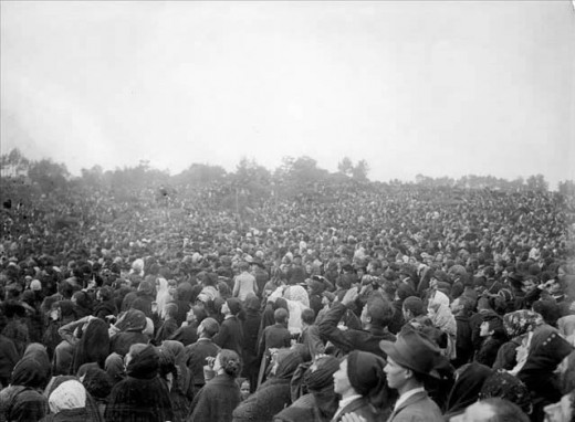 People watch the Miracle of the Sun.