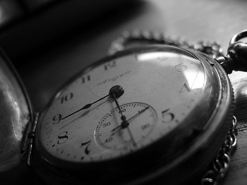 Elise gives Richard a pocket watch to inspire him to come back to her.