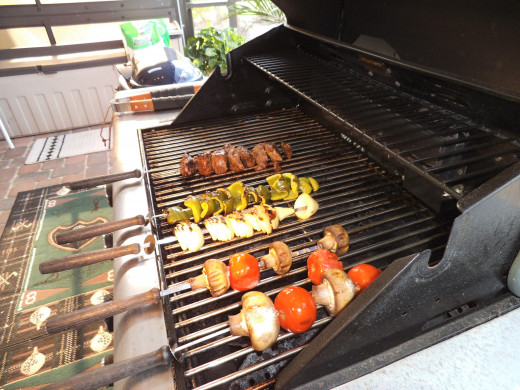 This is the new grill, but the old one was still cluttering up the garage. Tips for clearing out an old grill.