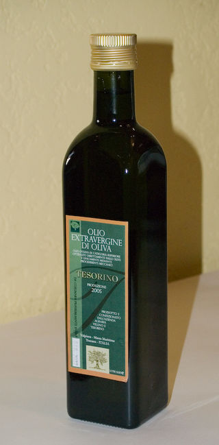 Olive oil is a common and healthy cooking oil. 