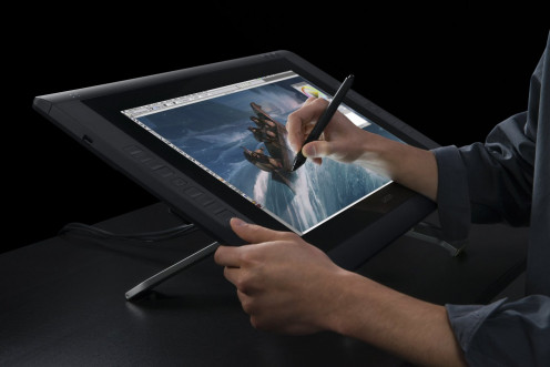 Wacom CINTIQ 22HD Pen Display - Graphics Monitor with Digital Pen - Black