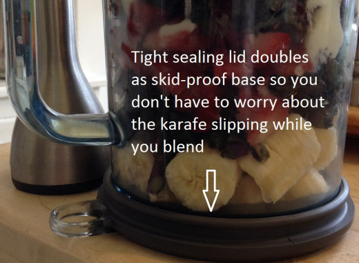 Efficiently designed, the karafe comes with a lid that doubles as a non-skid base
