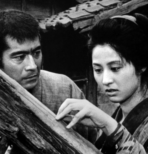 Sutekichi (Toshirō Mifune) tries to get through to Okayo (Kyokō Kagawa) in Akira Kurosawa's Gorky adaptation The Lower Depths (1957)