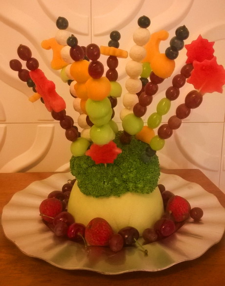 Edible table decoration, fruit platter