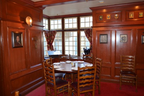 The Liberty Tree Tavern in The Magic Kingdom at Walt Disney World offers a traditional setting for a Thanksgiving meal.