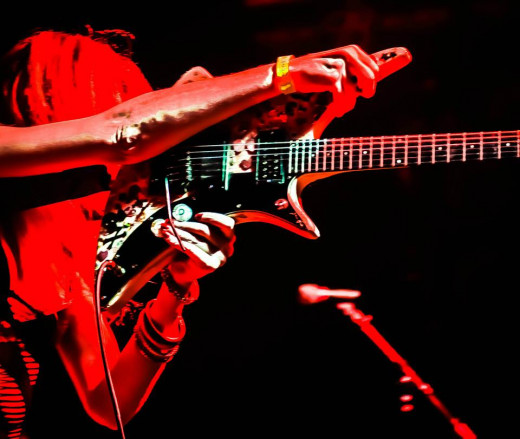 A star with guitar...ist. Guild X-79 and Rachel Rekkit