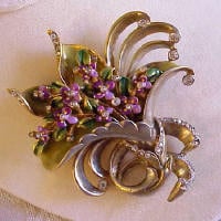beautiful DeRosa pin/brooch with bouquet of violets in pastel pinks and purple