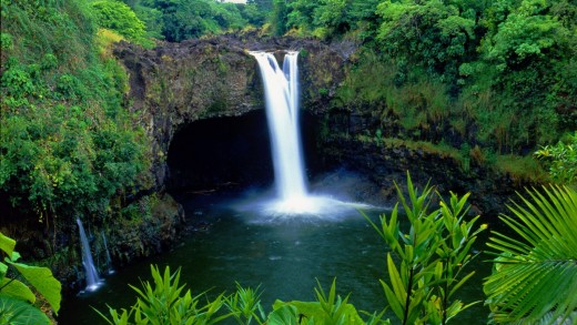 Rainbow Falls in Hilo Hawaii