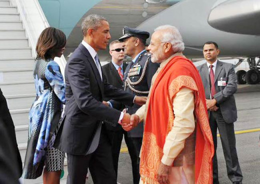 Obama greeted by Modi on arrival at Delhi airport 