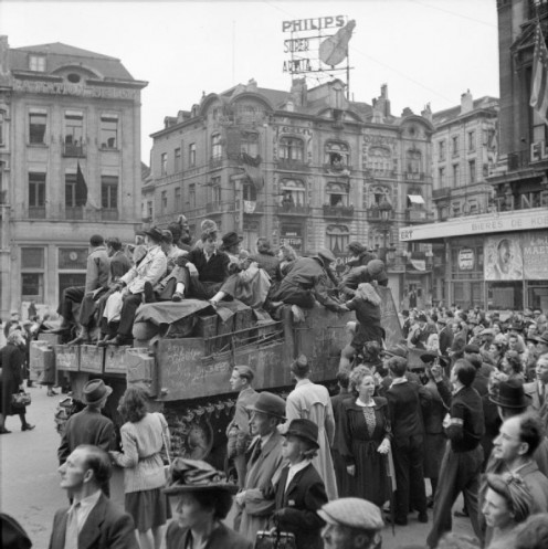 The British Army in North-west Europe 1944-45. Scenes of jubilation as British troops liberate Brussels, 4 September 1944.