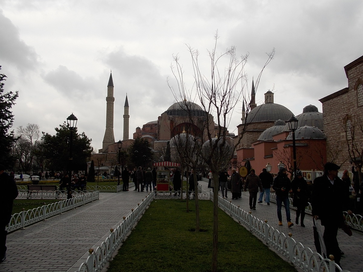 Hagia Sofia seen from Sultanahmet park