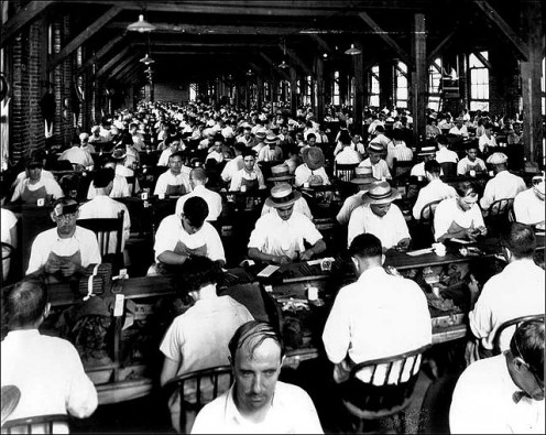 A Cuban cigar factory. This is one of the products Americans would likely purchases of the trade embargo were lifted. 
