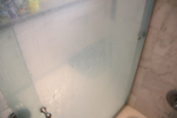 How to clean shower glass doors